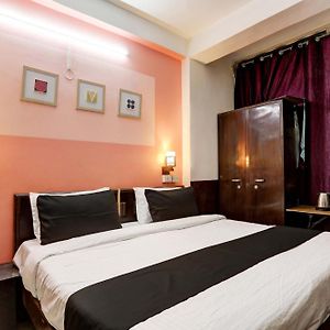 Super Hotel O Green Park Residency